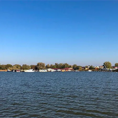 2 Bedroom Cozy Ship In Neuruppin Botel